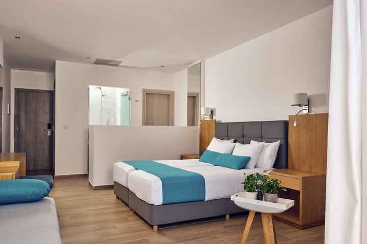 Room 25 of 105