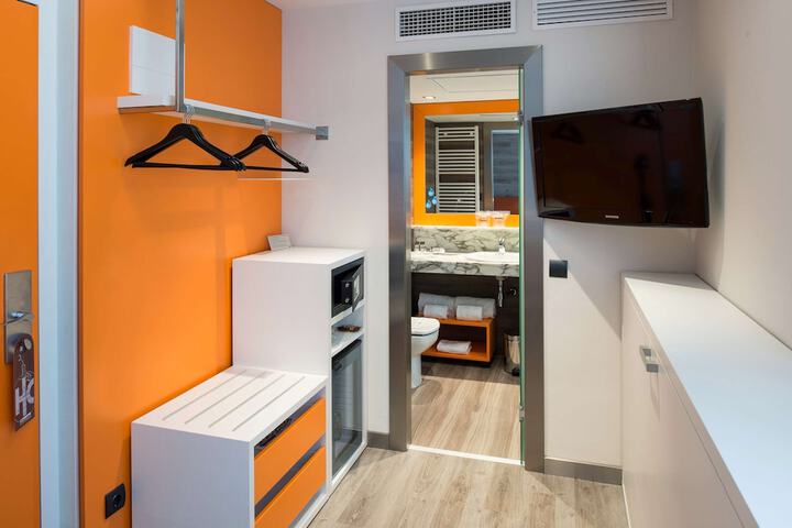 Room 18 of 50