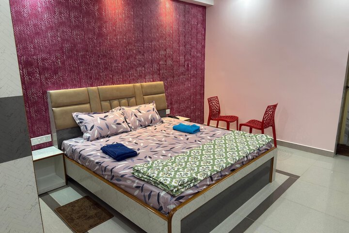 Room 6 of 18