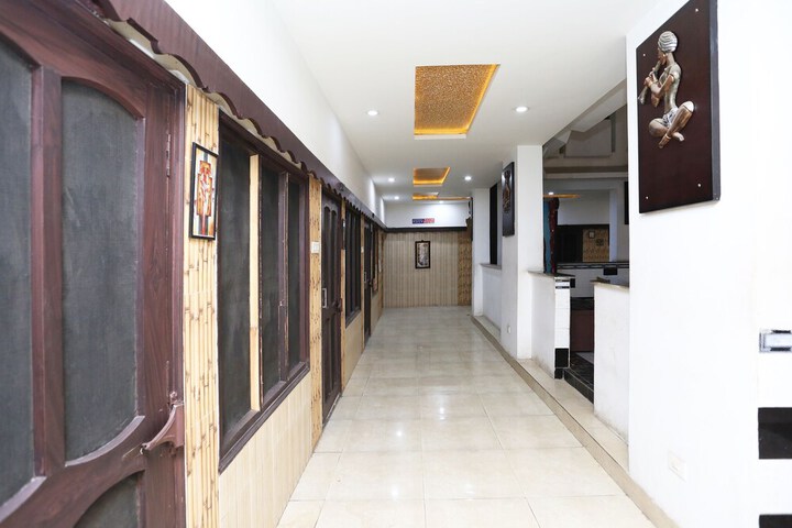 Ballroom/Hall 6 of 7