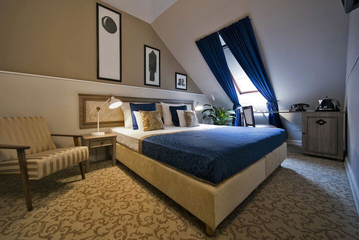 Room 4 of 38