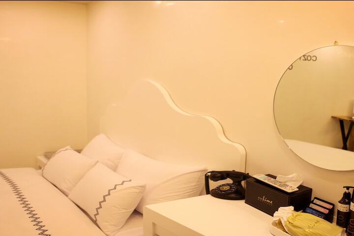 Room 26 of 46