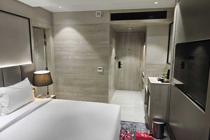 Room 4 of 26