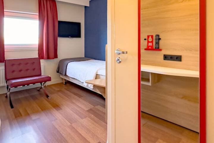 Room 17 of 45