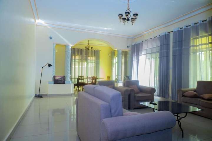 Room 9 of 18