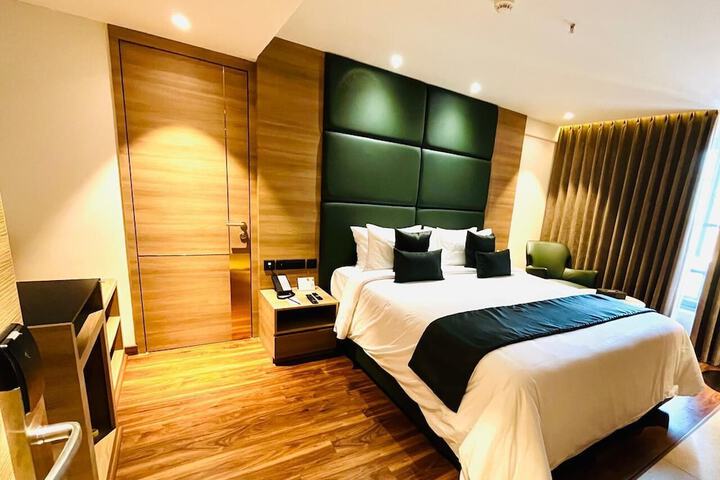 Room 9 of 29