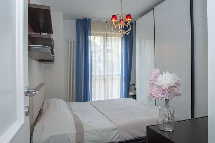 Room 2 of 26