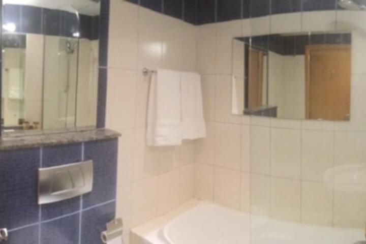 Luxury Two Bedroom in The Heart of the Marina