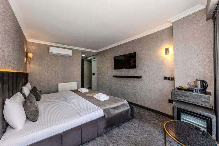 Room 8 of 49