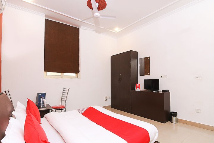 Room 18 of 25