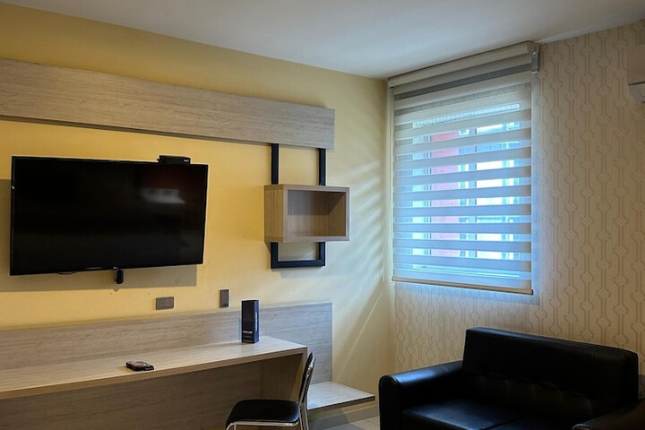 Room 21 of 37