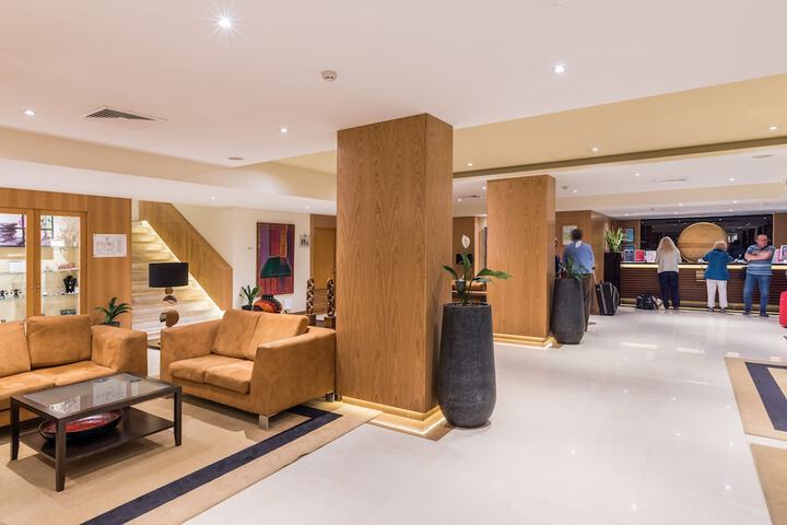 Entrance & Lobby