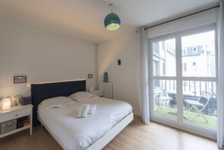 Room 10 of 12