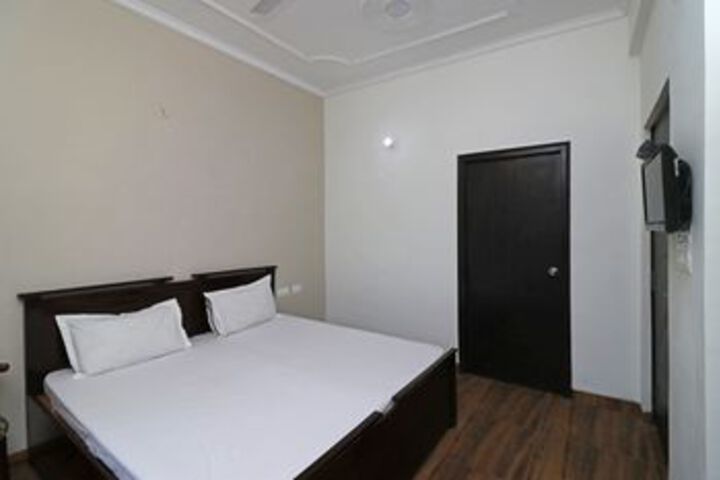 Room 13 of 21