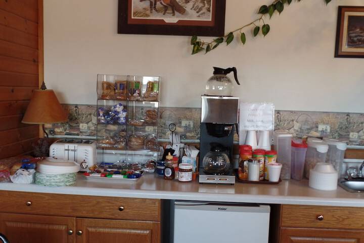 Breakfast/Coffee Service 29 of 32