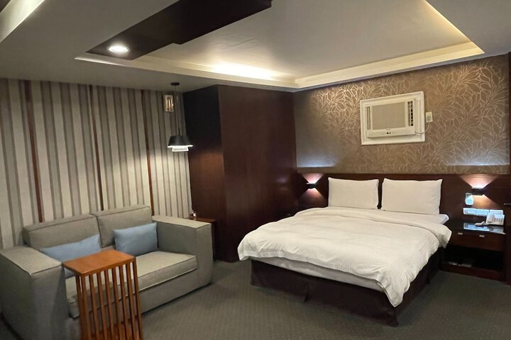 Room 42 of 59