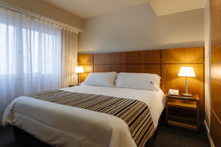 Room 4 of 80