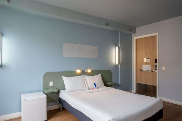 Room 48 of 74