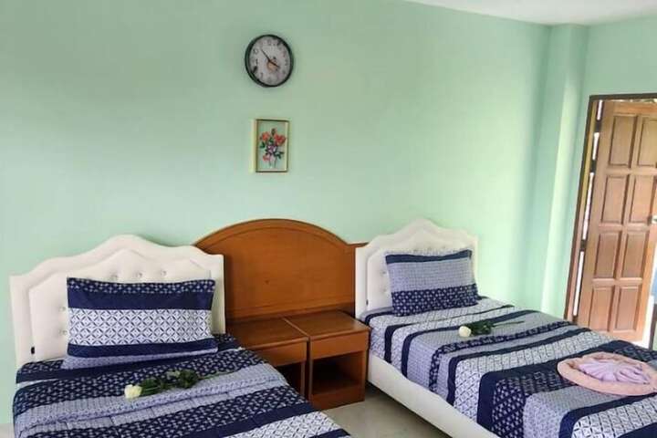 Room 13 of 77