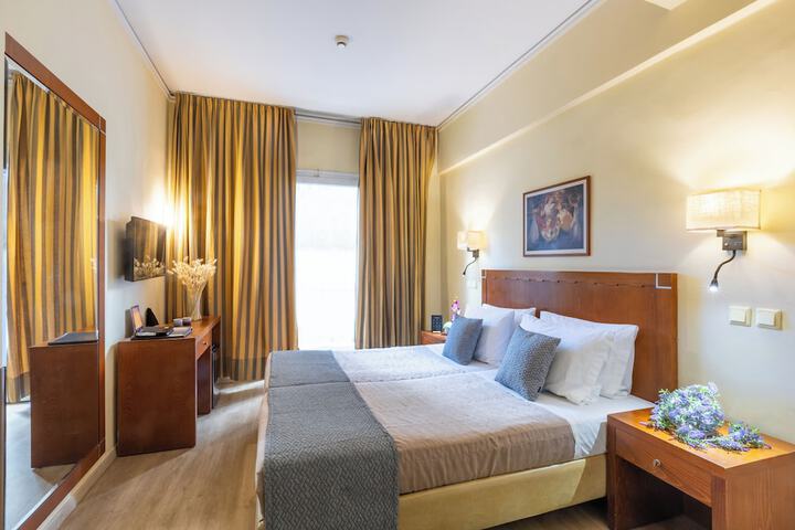 Room 42 of 60