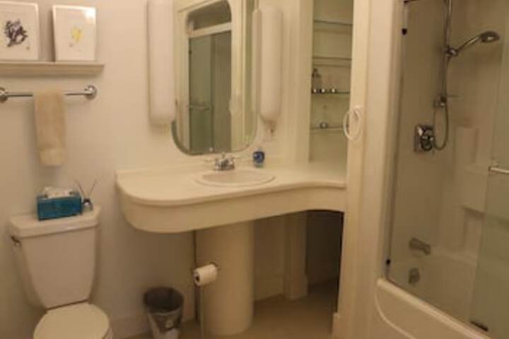 Room 6 of 37