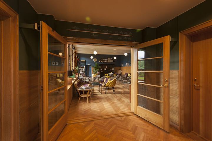 Guest Lobby