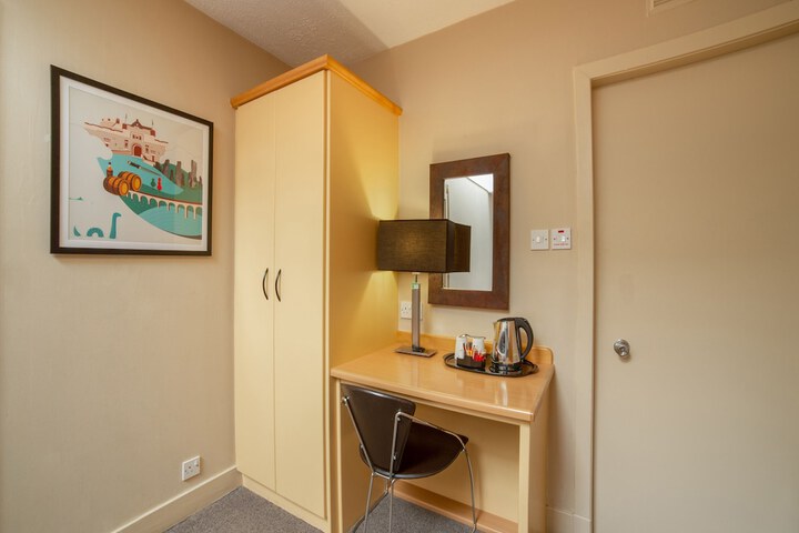 Room 17 of 58