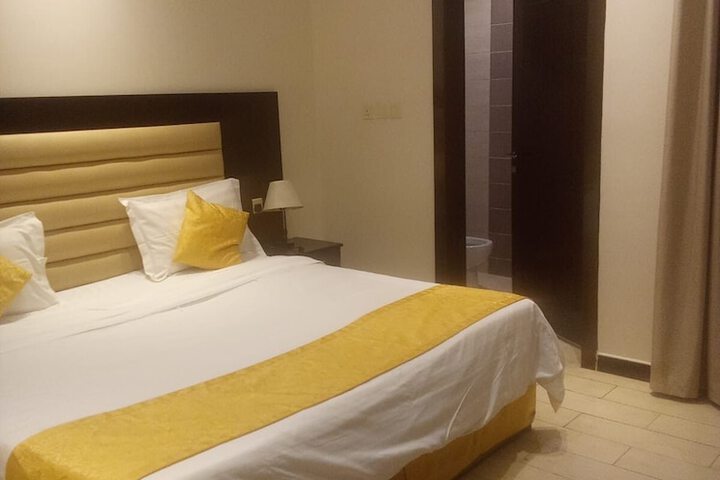 Room 10 of 17