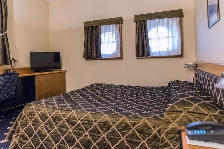 Room 3 of 20