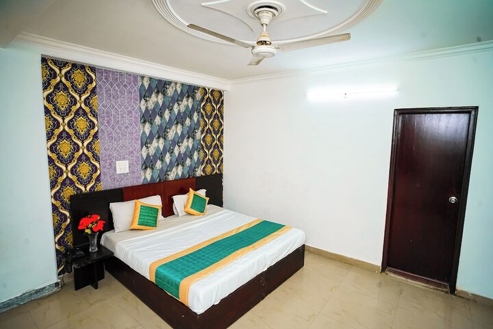 Room 8 of 20