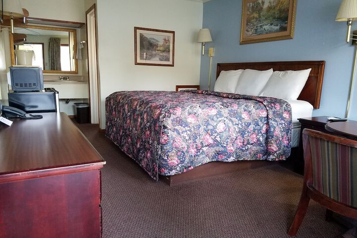 Room 12 of 19