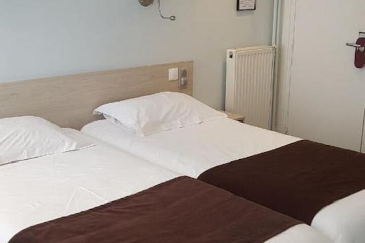 Room 21 of 37