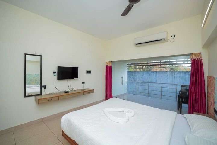 Room 8 of 38
