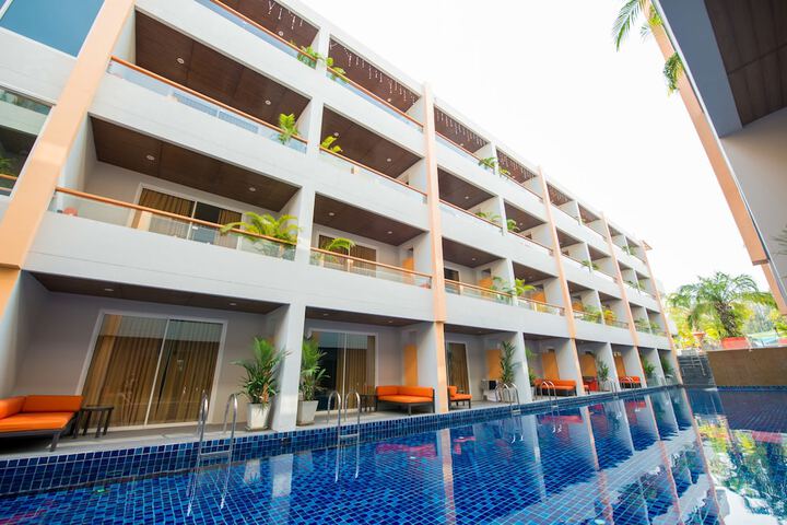 Pools & Facilities