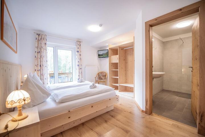 Room 7 of 38