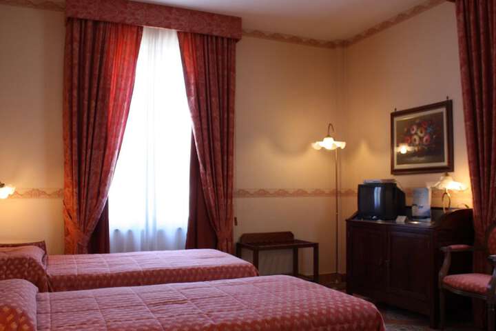 Room 14 of 38