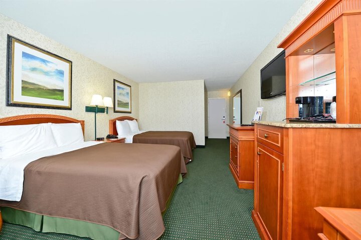 1 King Bed (4 of 5)