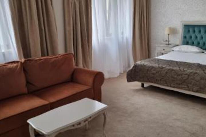 Room 3 of 44