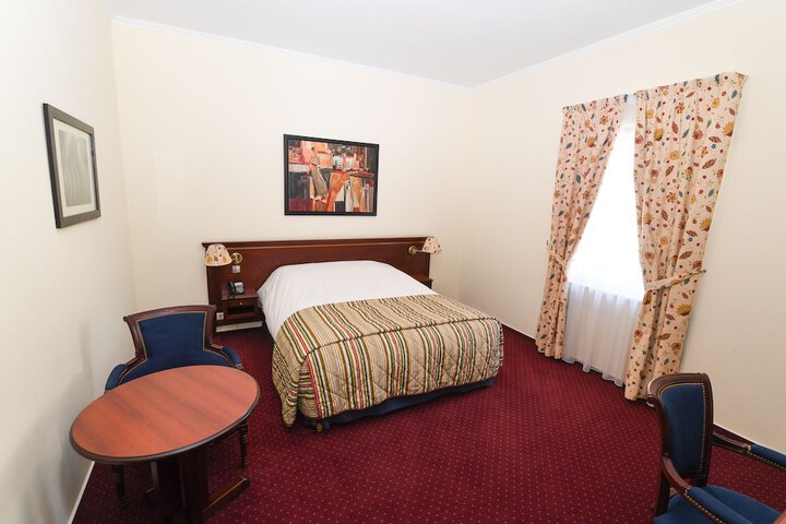Room 10 of 91