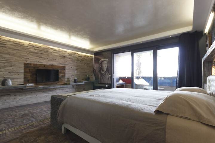 Room 5 of 231
