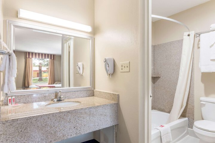 2 Double Beds (9 of 9)