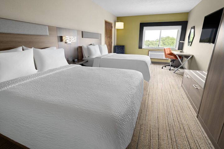 2 Queen Beds (3 of 3)