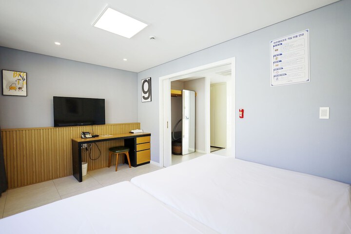 Room 16 of 96