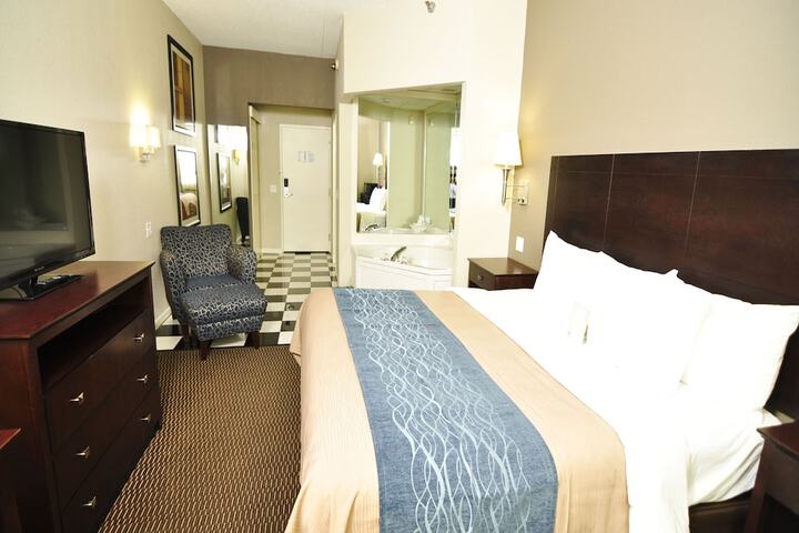 1 King Bed (12 of 19)