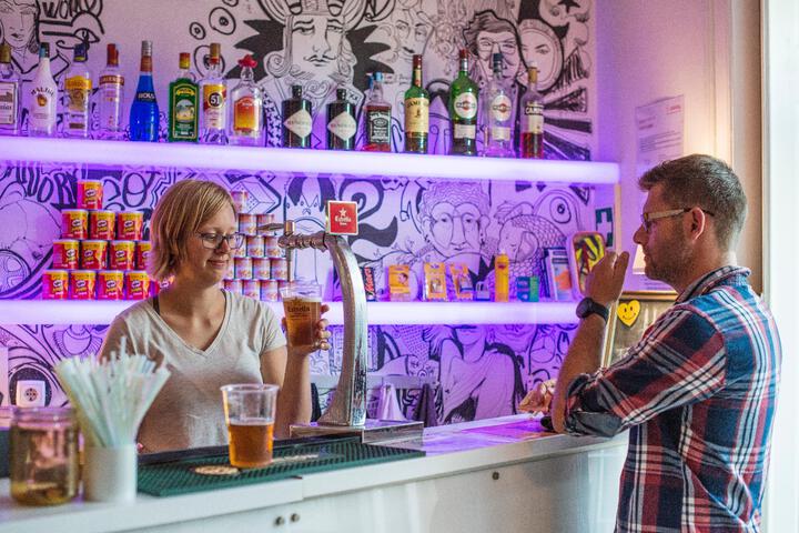 Bar