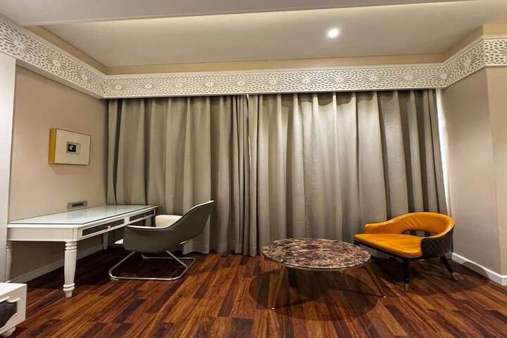 Room 22 of 37