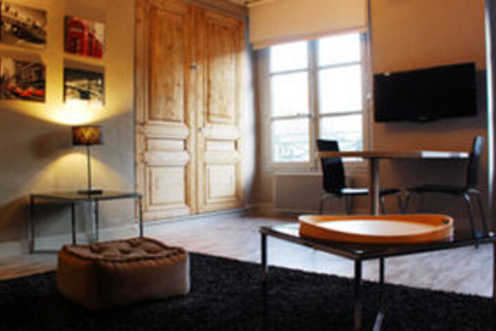 Room 9 of 11