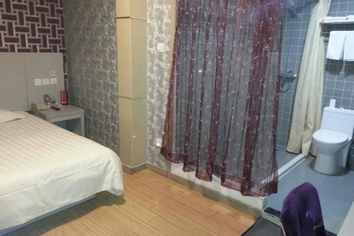 Room 26 of 32