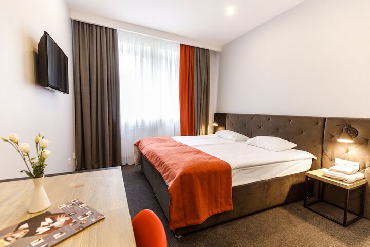 Room 2 of 135