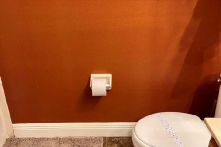 Room 8 of 16
